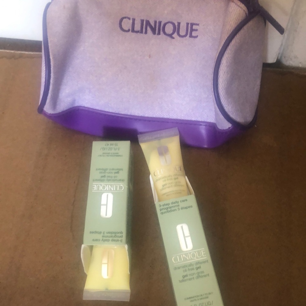 CLINIQUE bag with 2 soft gel